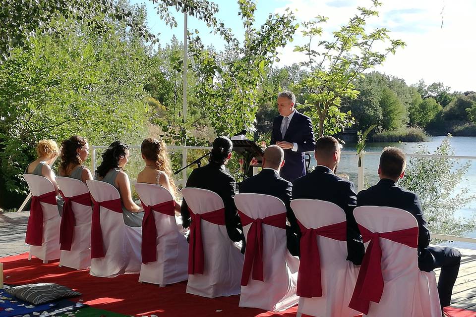 Oficiando la ceremonia