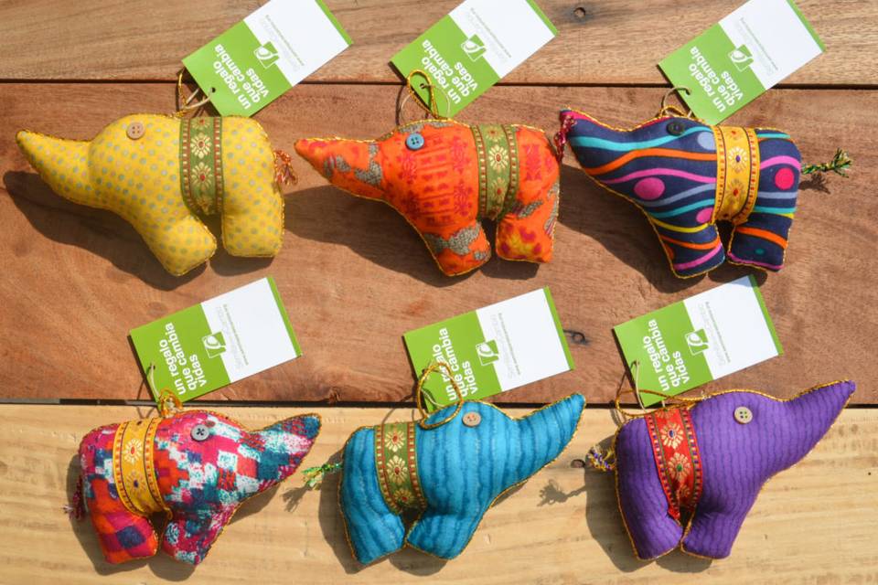 Elefantes de variados colores