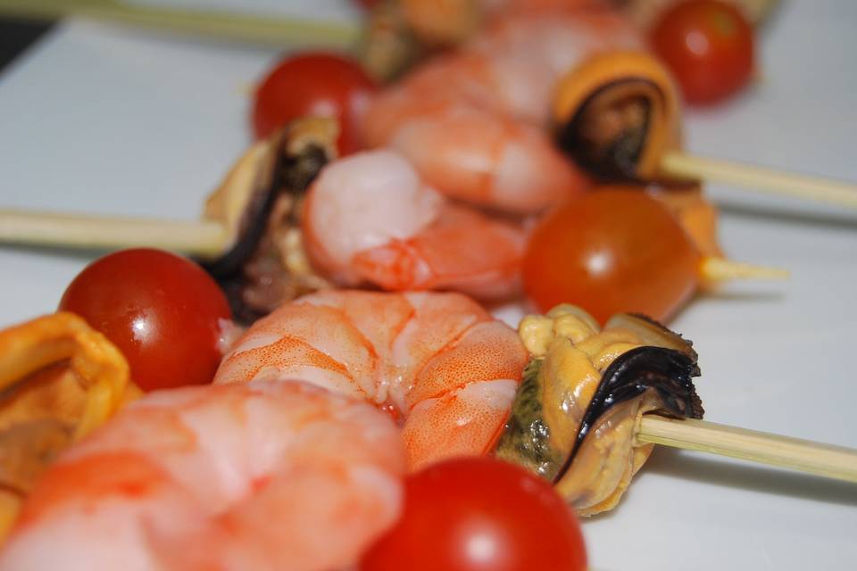 Brocheta de gambas y mejillone