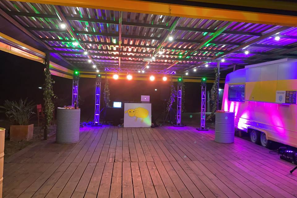 Iluminación y set de DJ