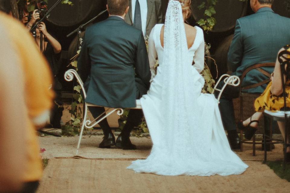 Novios casándose