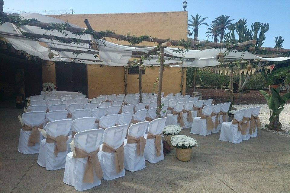 Ceremonia en blanco arpillera