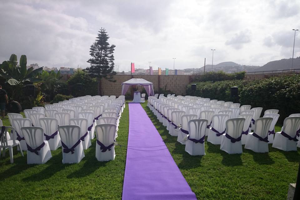 Ceremonia en blanco y lila