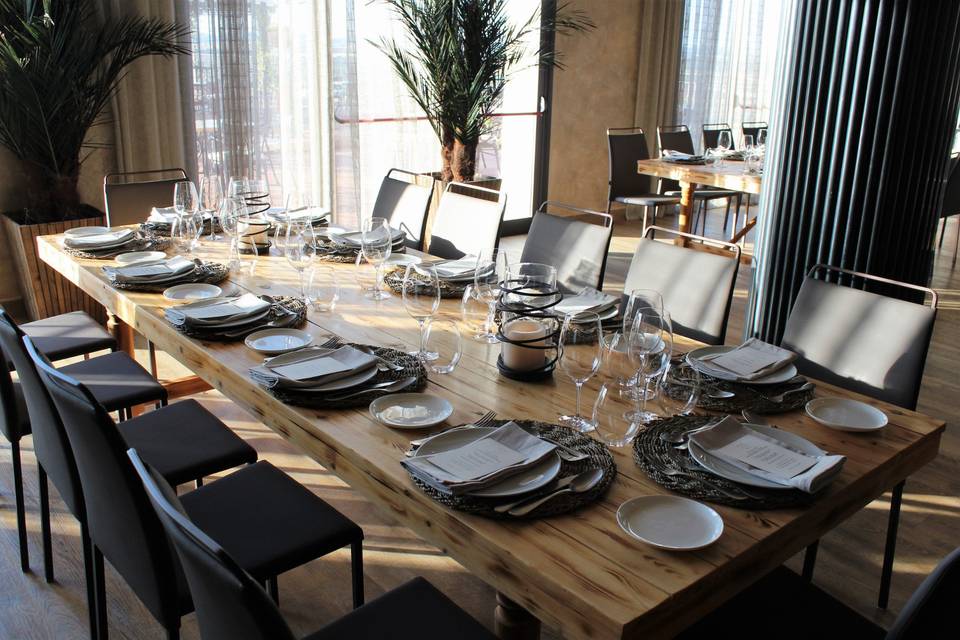 Montaje banquete mesa madera