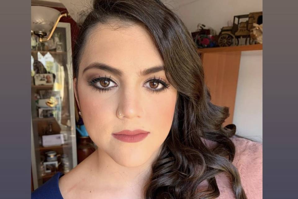 Peinado y maquillaje. Invitada