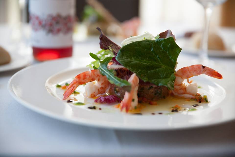 Ensalada, pulpo y langostinos