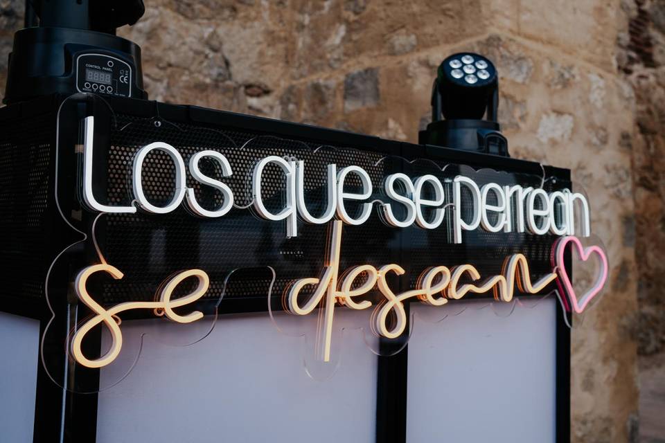 Neón