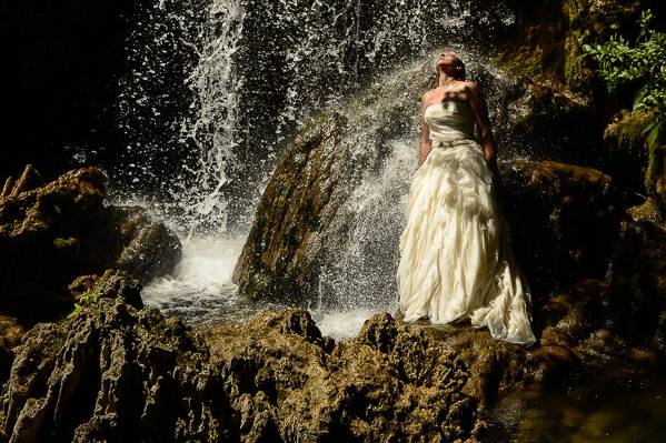 Postboda con cascada