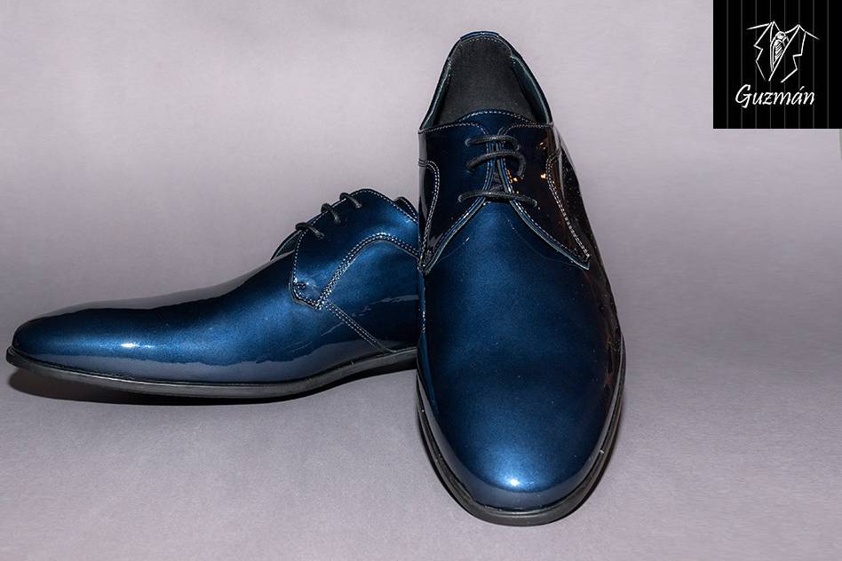 Zapatos de charol azul marino