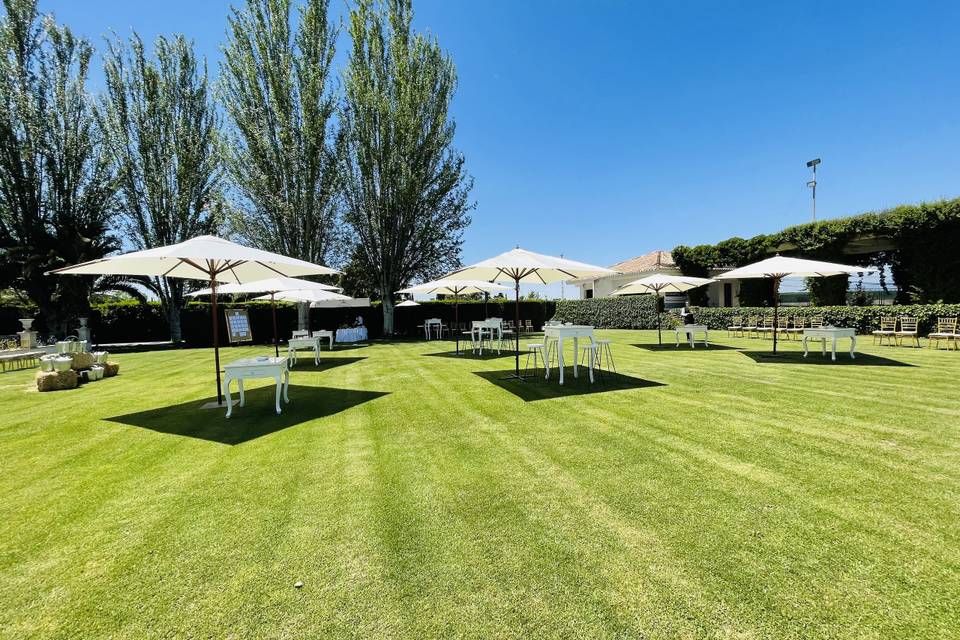 Jardines y Cortijo Caballo Blanco