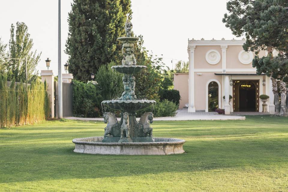 Jardines y Cortijo Caballo Blanco