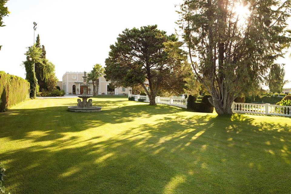 Jardines y Cortijo Caballo Blanco