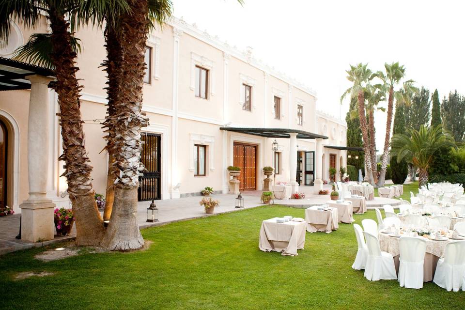 Jardines y Cortijo Caballo Blanco
