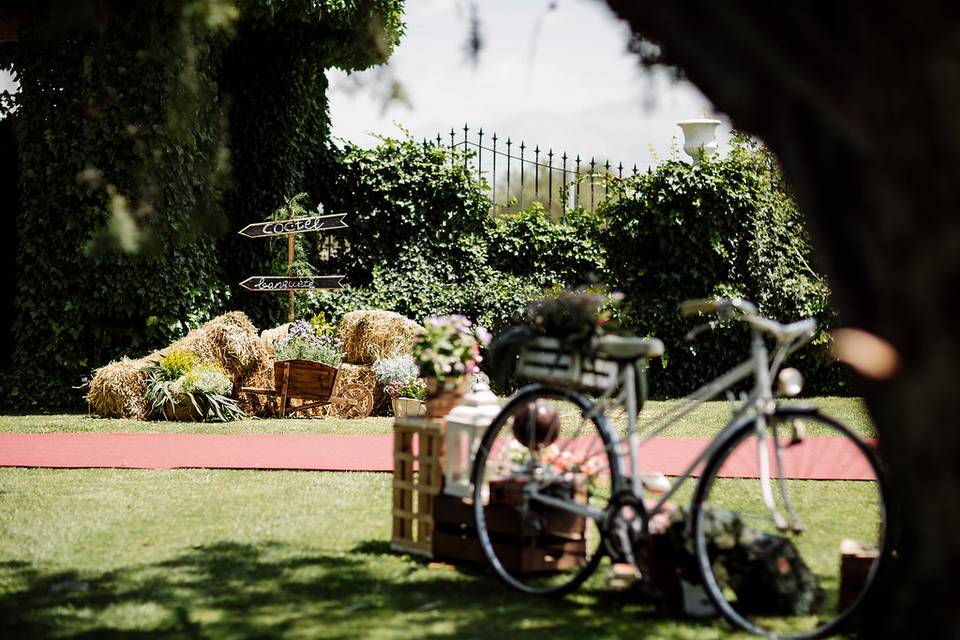 Jardines y Cortijo Caballo Blanco