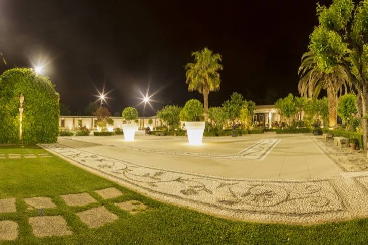 Jardines y Cortijo Caballo Blanco