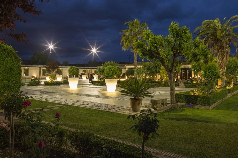 Jardines y Cortijo Caballo Blanco