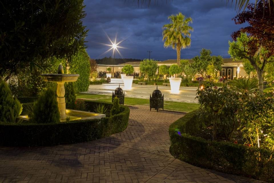 Jardines y Cortijo Caballo Blanco