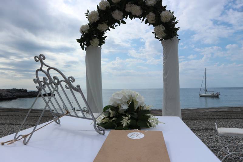 Altar para boda en la playa