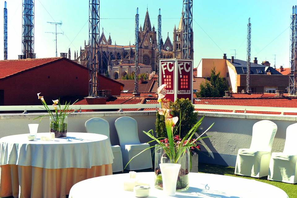 Terraza para cóctel con vistas a la catedral