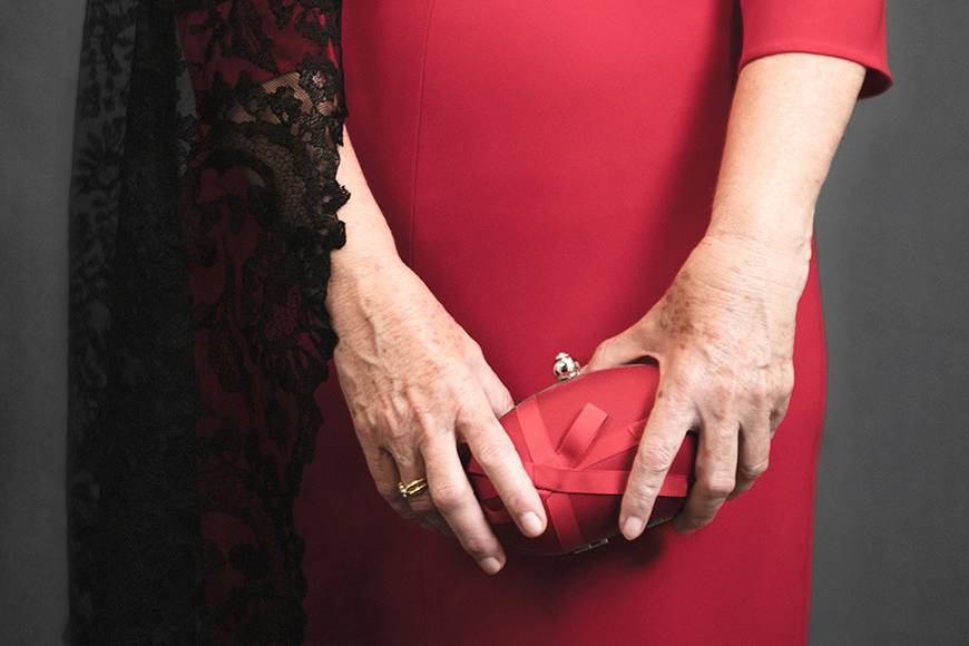 Vestido rojo con mantilla