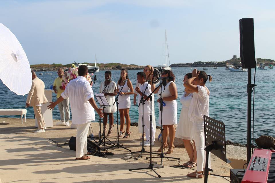 Actuando en boda