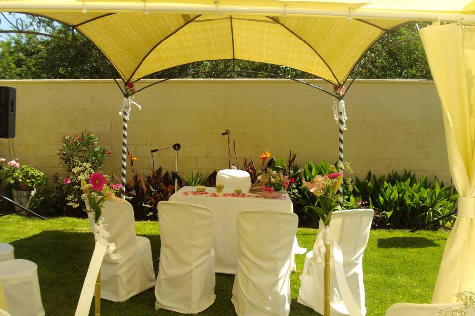 Mesa ceremonia con micro y alt