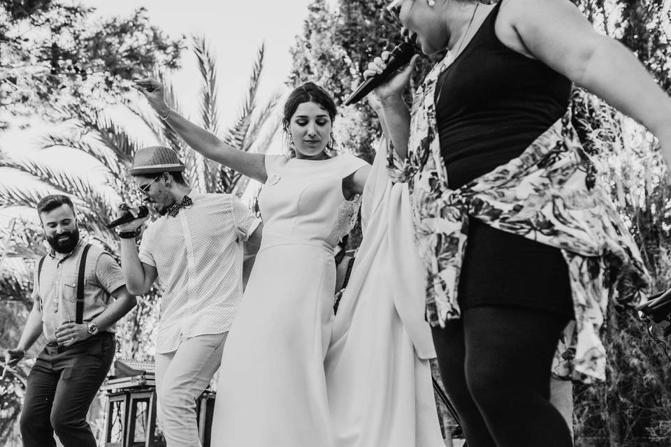 La novia bailando