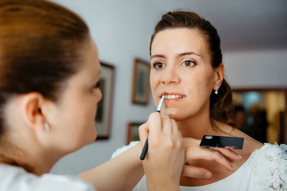 Detalle de maquillaje de novia