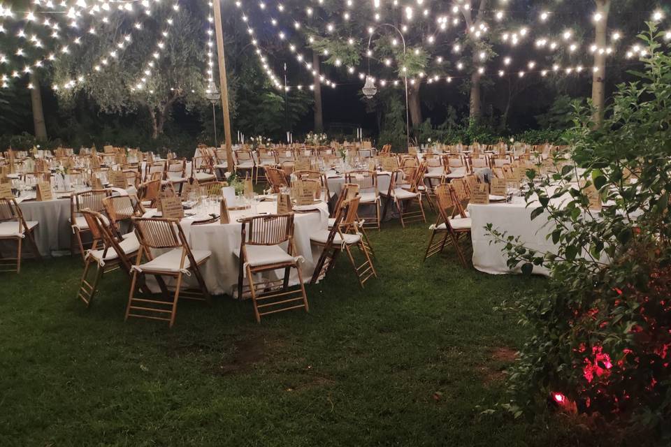 Banquete en jardín