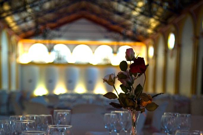 Detalle romántico en mesa