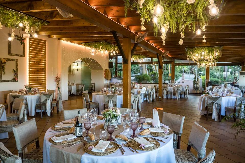 Banquete con copa rosa