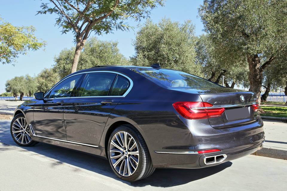 BMW 750Li xDrive VIP Lounge