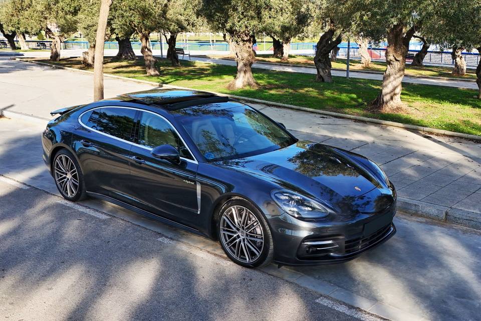 Porsche Panamera 4 e-Hybrid