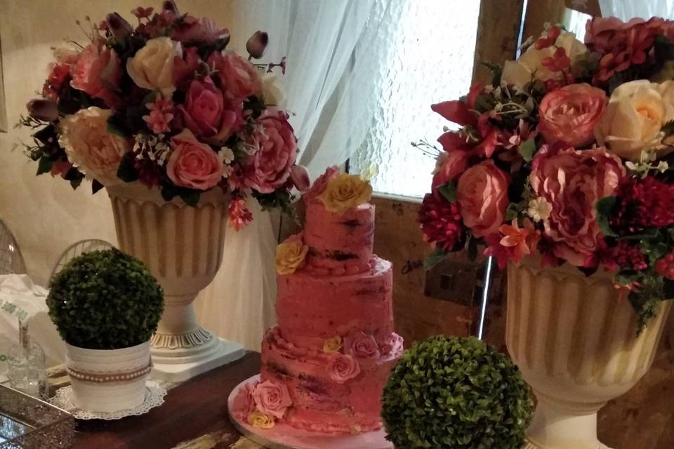 Mesa con tarta de boda