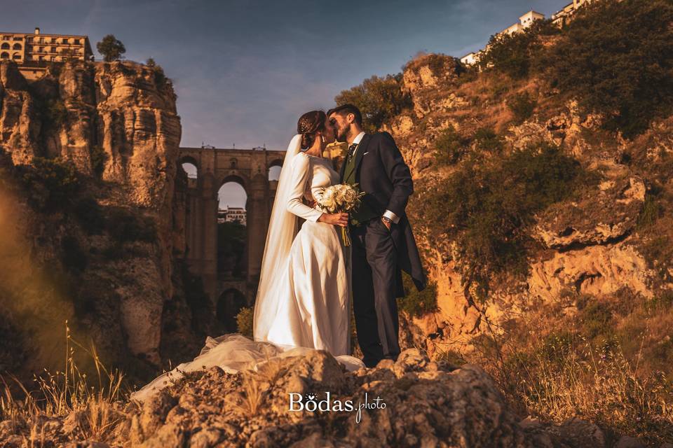 Postboda con el tajo de Ronda