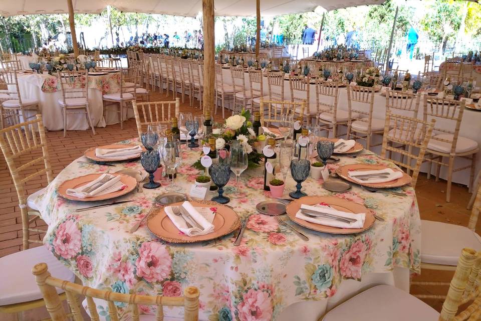 Mesa floral romántica