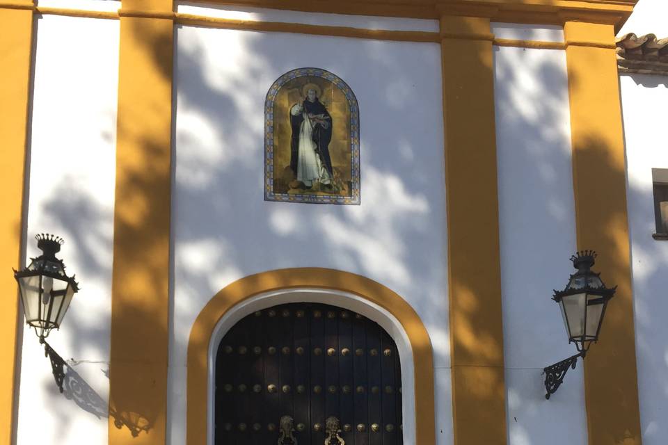 Adorno en entrada de la iglesia