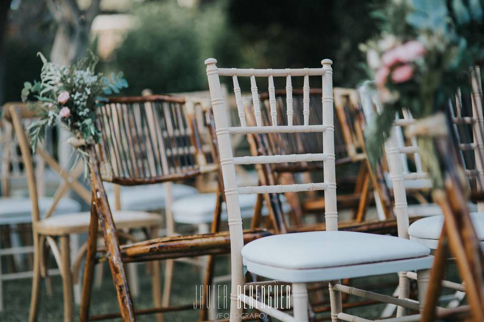 Detalle de sillas en ceremonia