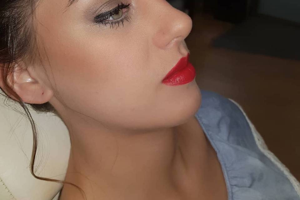 Maquillaje y peinado