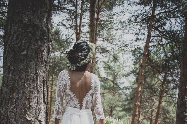 Vestido en gasa,guipur y crepe