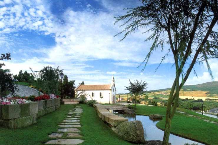 Jardines y Capilla