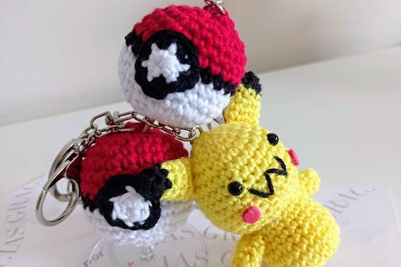 Pokebola y Pikachu