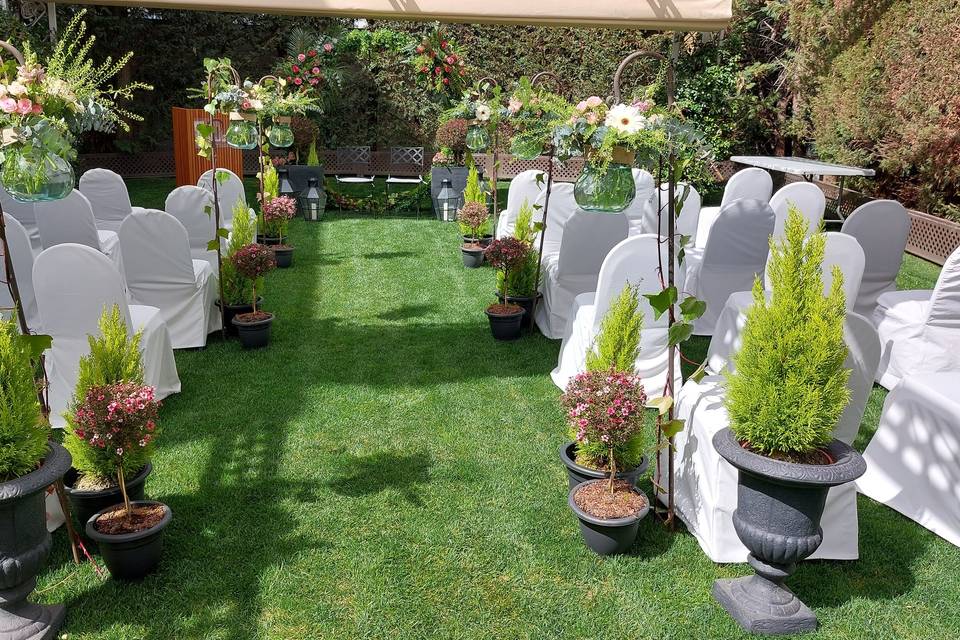 CEREMONIA EN EL JARDÍN