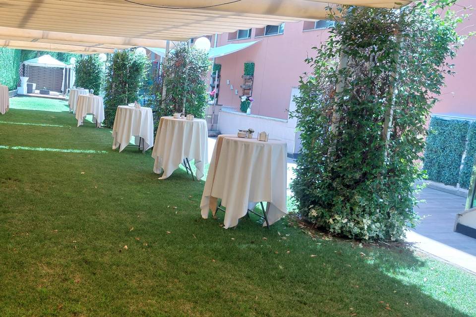 CÓCTEL EN EL JARDIN