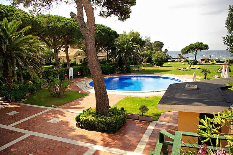 Jardín con vistas al mar