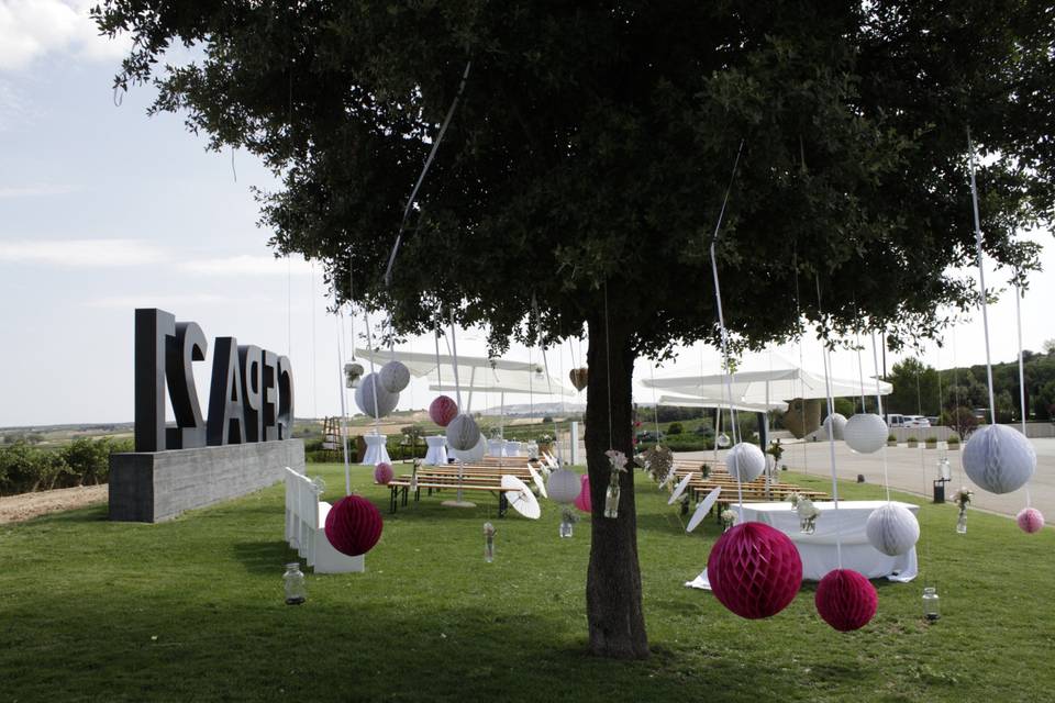 Árbol decorado para ceremonia