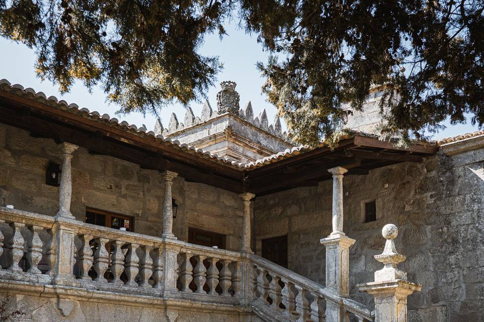 Escaleras acceso pazo