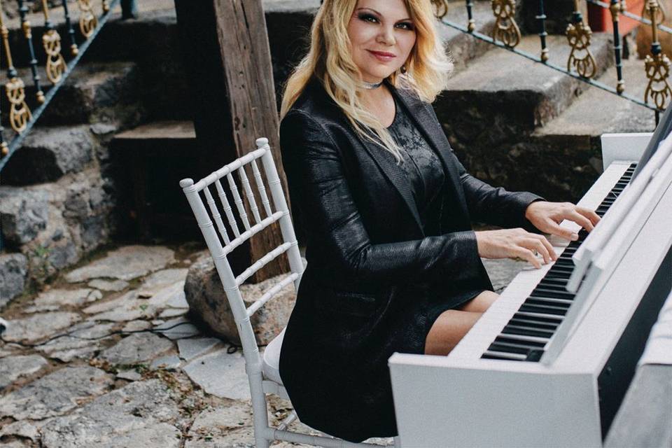 Elena Radzivil Sokirko - Pianista