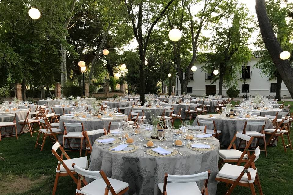 Banquete en jardín principal