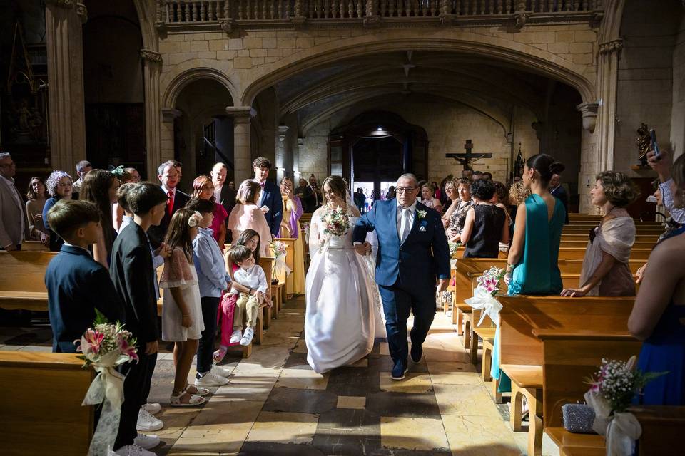 Novia en la iglesia